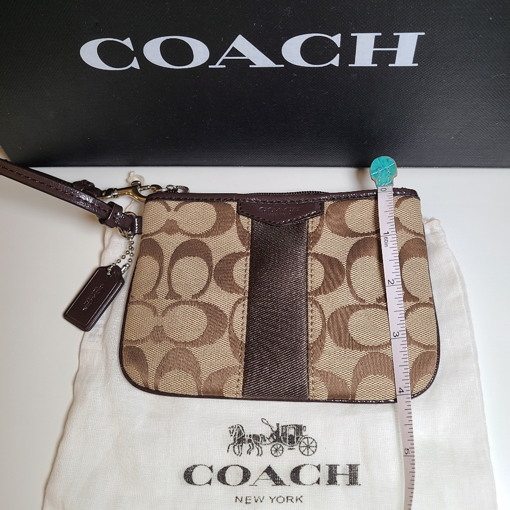 Coach Monogram Brown Wristlet EUC - Picture 9 of 10